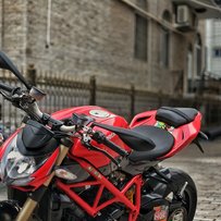 出13 杜卡迪 街霸 848