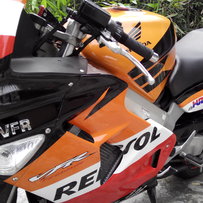 佛山高明出售02年VFR800CC欧板