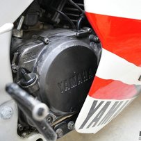 广东四会出售收藏级YAMAHA  YSR80及ARAI 冈田忠之。。。。。