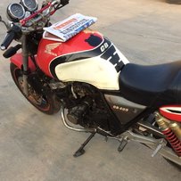 8800出一台94 CB400