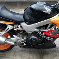 降价出欧版vtr1000,17800可刀。。。。。。。。