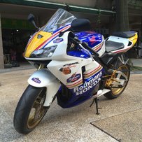 广州周边代友出售06CBR600......凯旋攀登者900......价格35000/48000欢迎致电