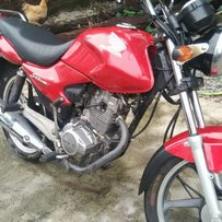 出台本田锐箭摩托车