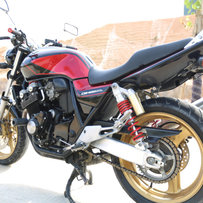 惠州博罗出06年CB400.喜欢可以电联。电话：13413182139，价格25800