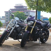 都改了排气的凯旋和哈雷打包11万8