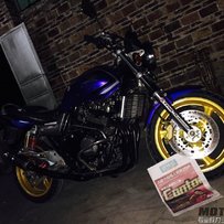 出两台精神CB400，二代和96