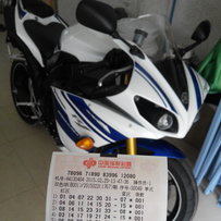 佛山代朋友发帖出售自拍刚到11年完美雅马哈R1